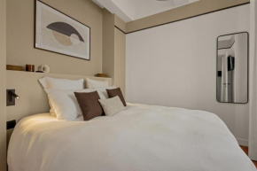 Exceptional facing Palais Cannes1